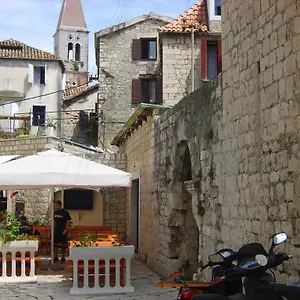 ** Gostinjska kuća Roso Croatia